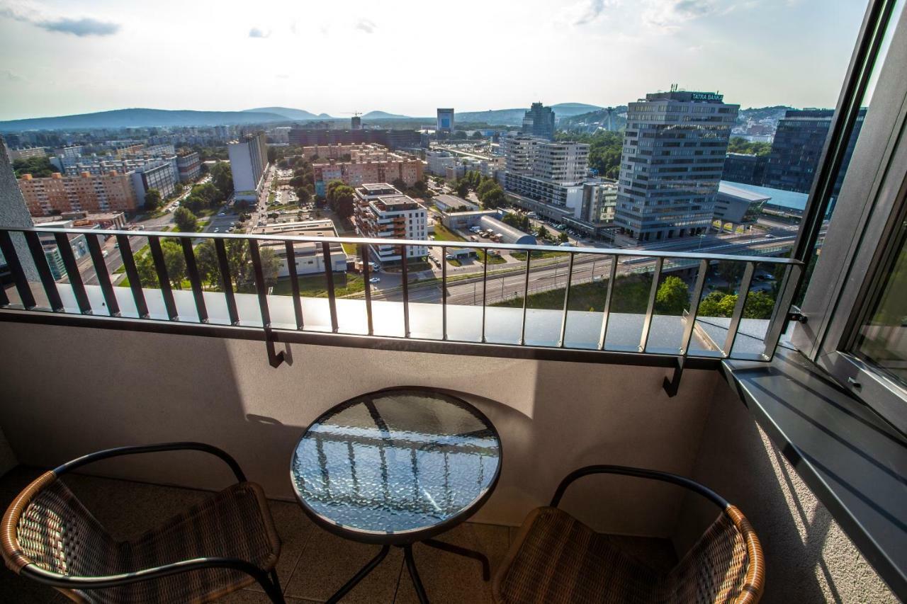 Air-Conditioned City View Apartment 24H Check-In براتسيلافا المظهر الخارجي الصورة