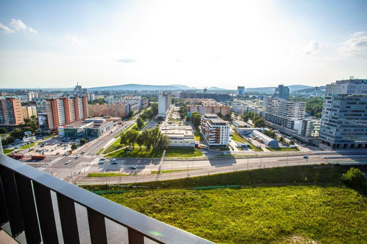Air-Conditioned City View Apartment 24H Check-In براتسيلافا المظهر الخارجي الصورة