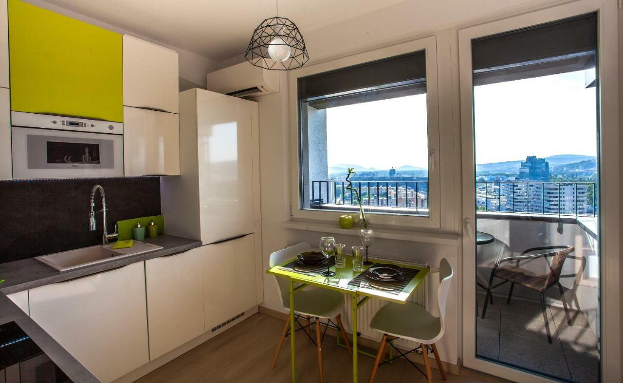 Air-Conditioned City View Apartment 24H Check-In براتسيلافا المظهر الخارجي الصورة