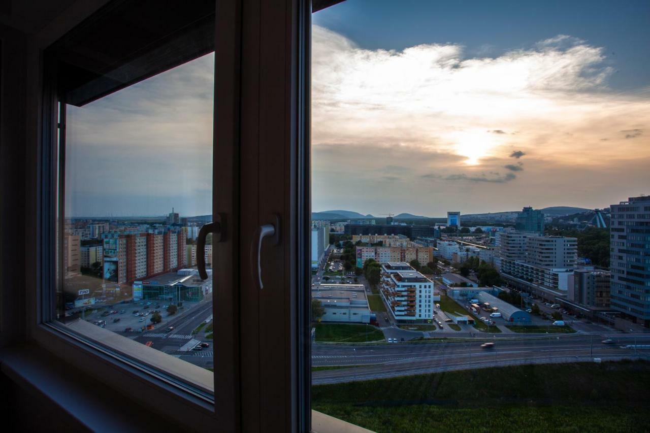 Air-Conditioned City View Apartment 24H Check-In براتسيلافا المظهر الخارجي الصورة