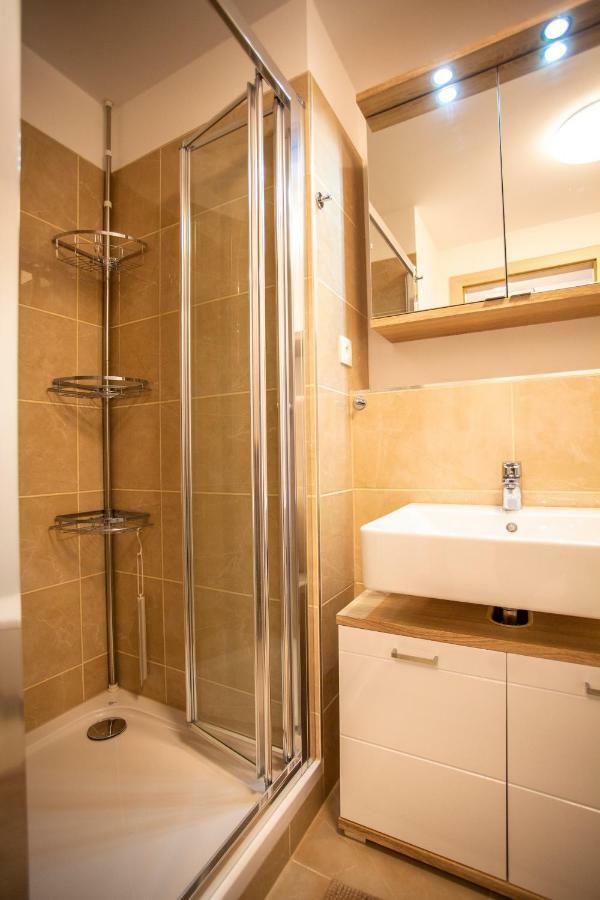 Air-Conditioned City View Apartment 24H Check-In براتسيلافا المظهر الخارجي الصورة
