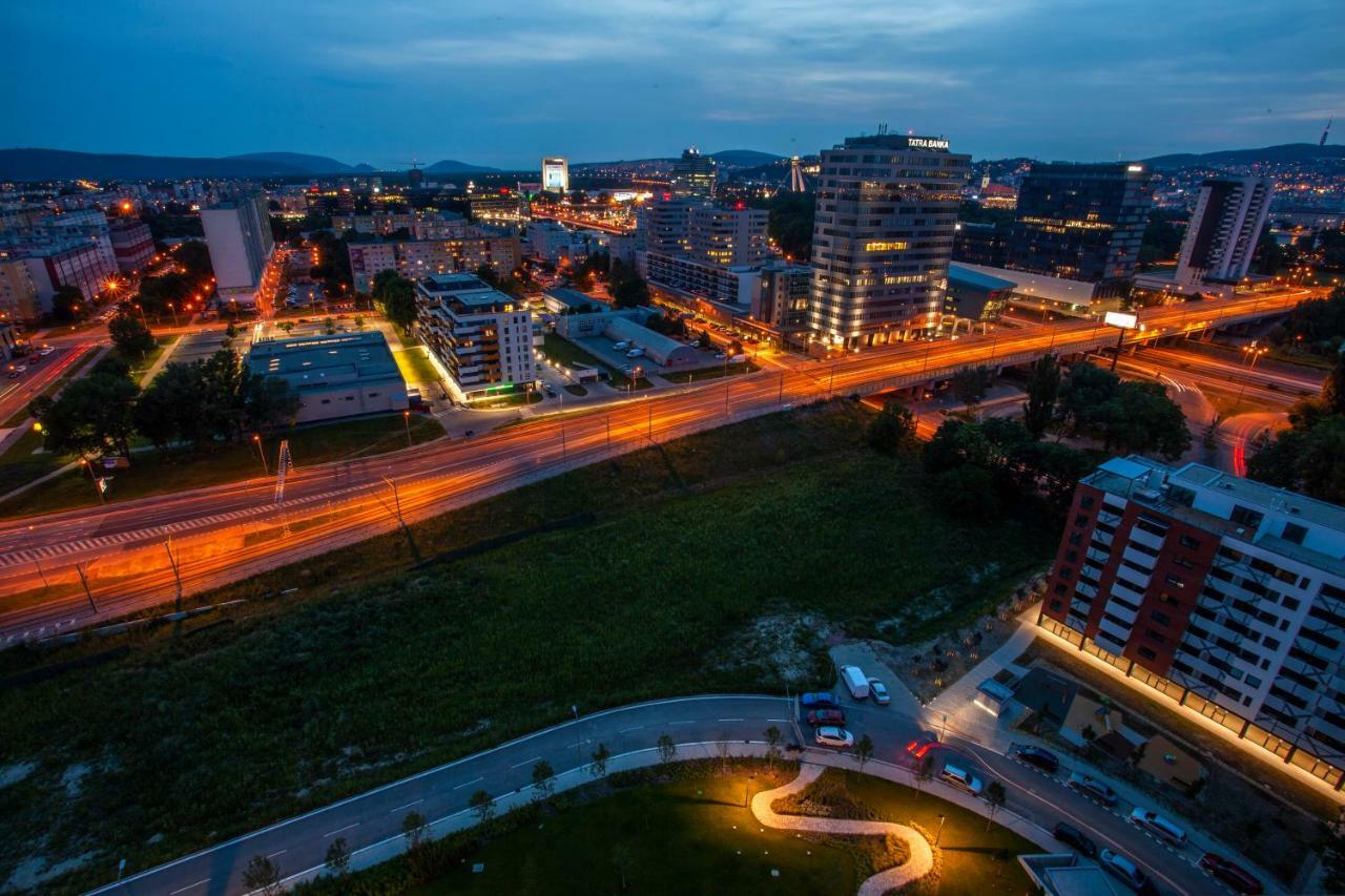 Air-Conditioned City View Apartment 24H Check-In براتسيلافا المظهر الخارجي الصورة